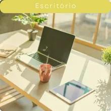 Sachê na gaveta da mesa de trabalho