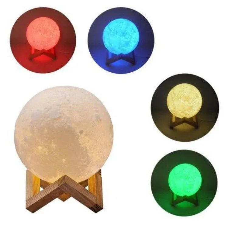 Luminária Lua 3D 15cm LED 16 Cores RGB com Controle Remoto e Base de Madeira - USB Recarregável